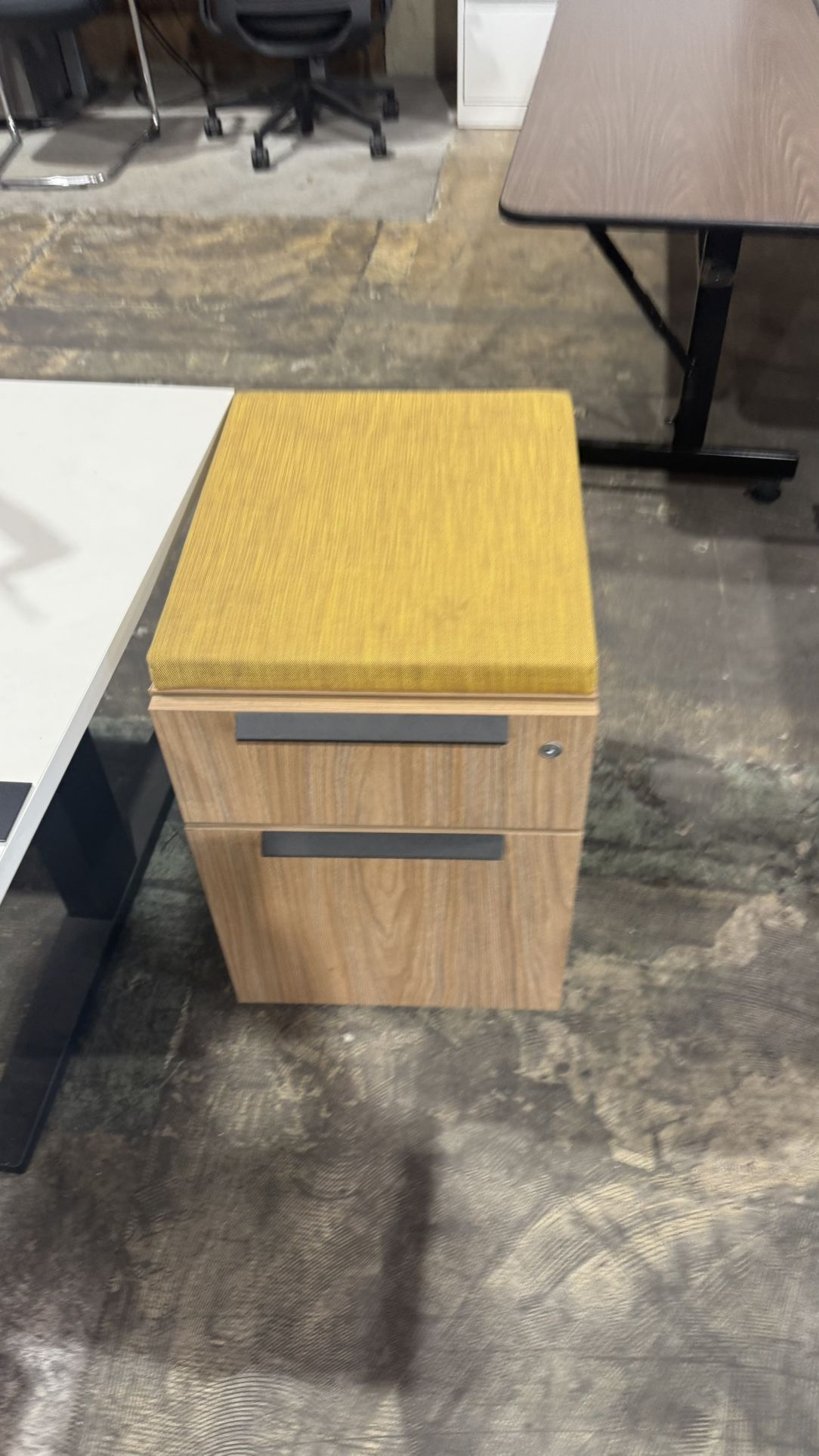 Mobile 2 Drawers cabinet with Cushion