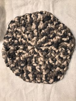 Knit hot pad