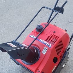 A  NO RUST  Honda HS520 4 Stroke 20 Inch Power House  Snow Blower 