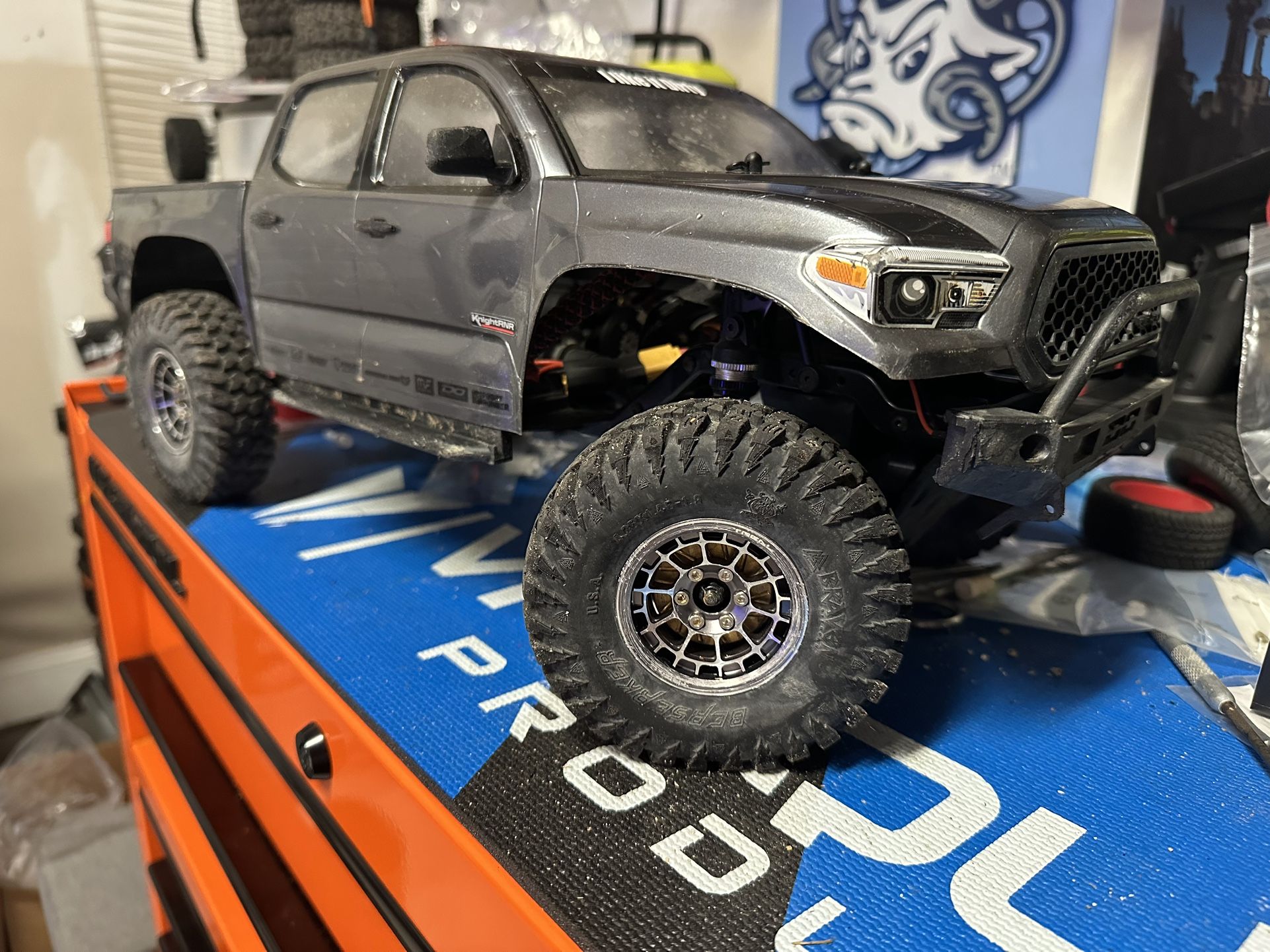 RC Knight runner Crawler.