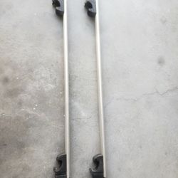Mercedes Benz Cross Bars.