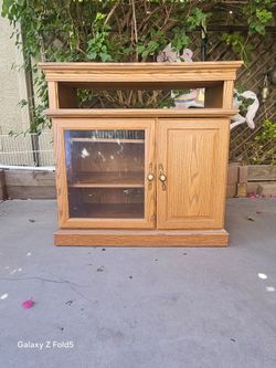 Oak entertainment center and tv stand