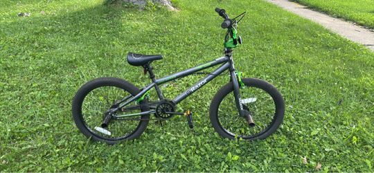 Razor FS20 Pro Series 20” BMX Freestyle Bike