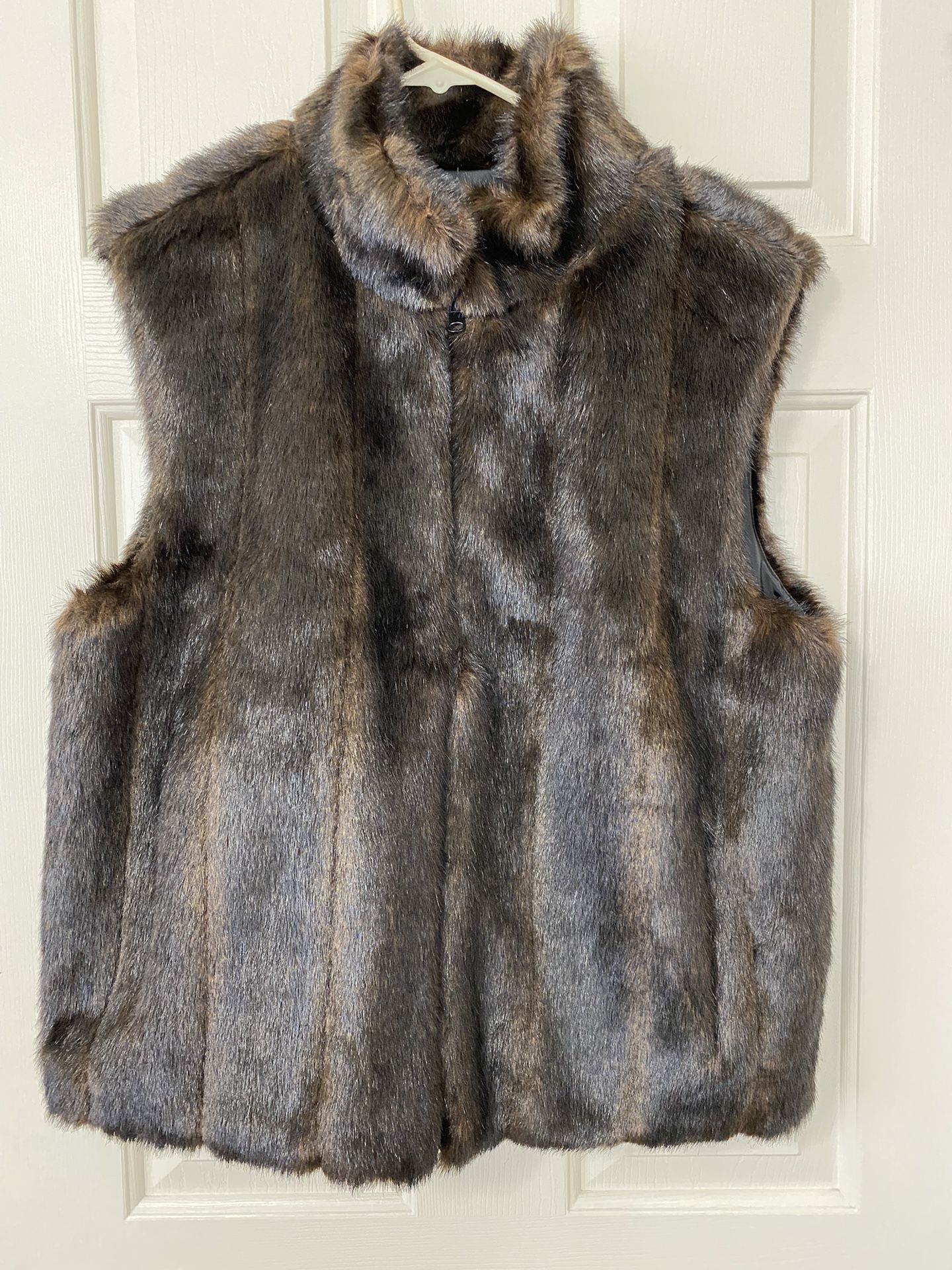 Beautiful Faux Fur Vest  Size XL