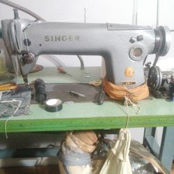 Vintage Singer Industrial Sewing Machine 