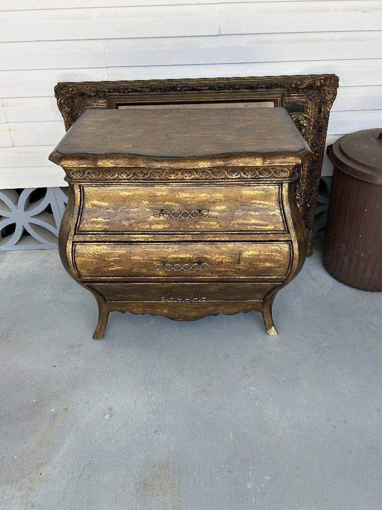 Hooker Bambe Style Drawer Set. Way Cool Self Assisting Drawers And USB Power In Back! Ads Found Close To This One First Piced 
