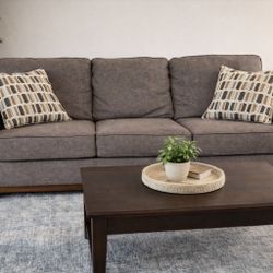 Ashley Furniture Sofa – Solid Quality – Clean – Matching Pillows Included