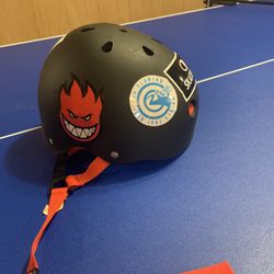 TRIPLE EIGHT SKATE HELMET.