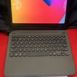 iPad Pro 2nd Gen With Zagg Keyboard 