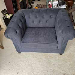 Dark Blue Tufted Armchair 
