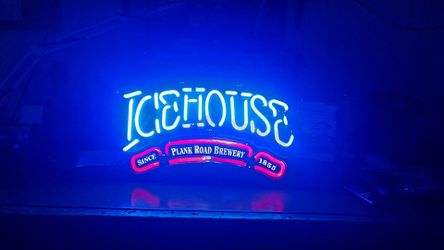 Vintage Ice house neon lamp.