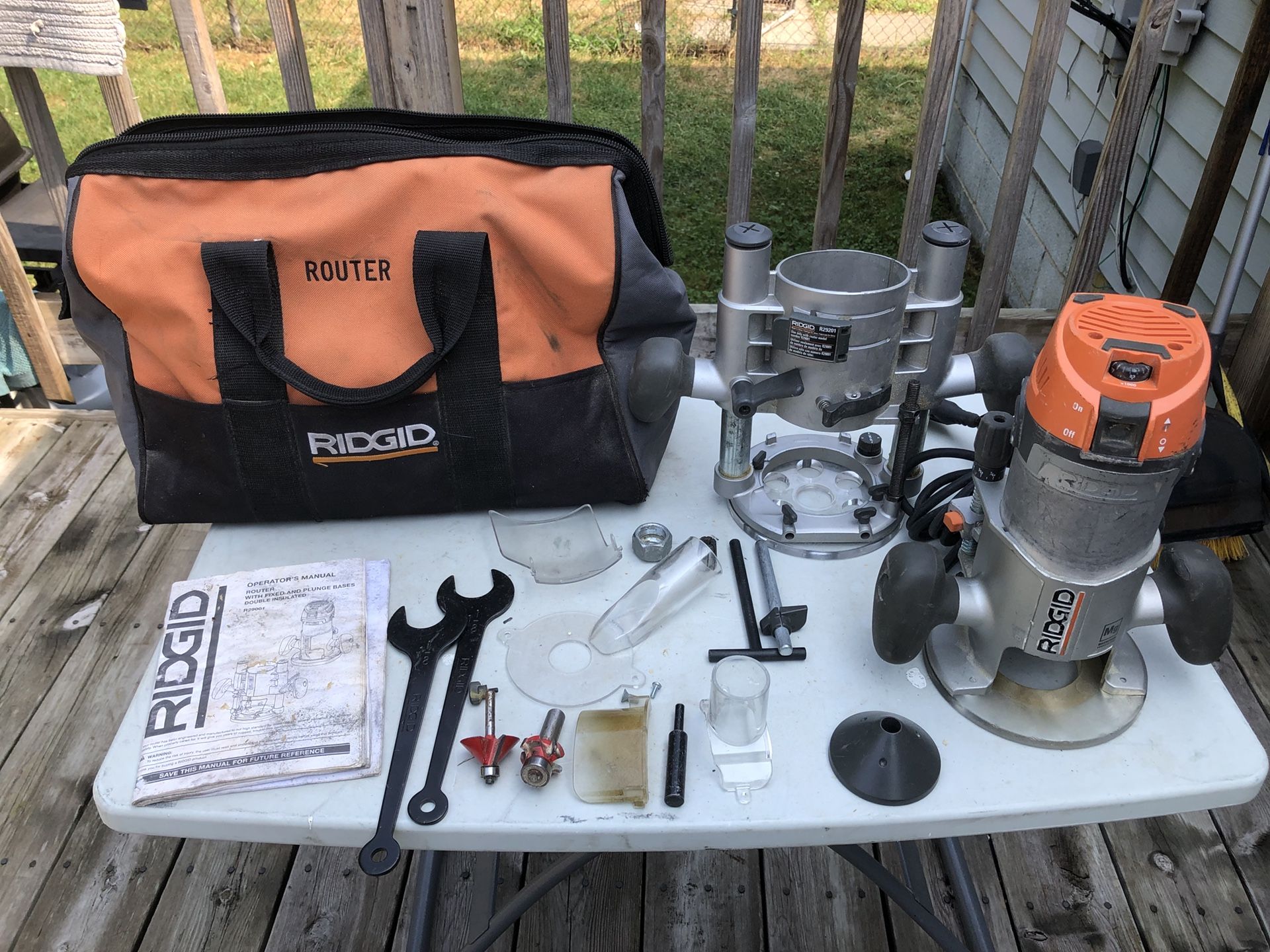 RIDGID R29001 - Router with Fixed & Plunge Base & Accessories