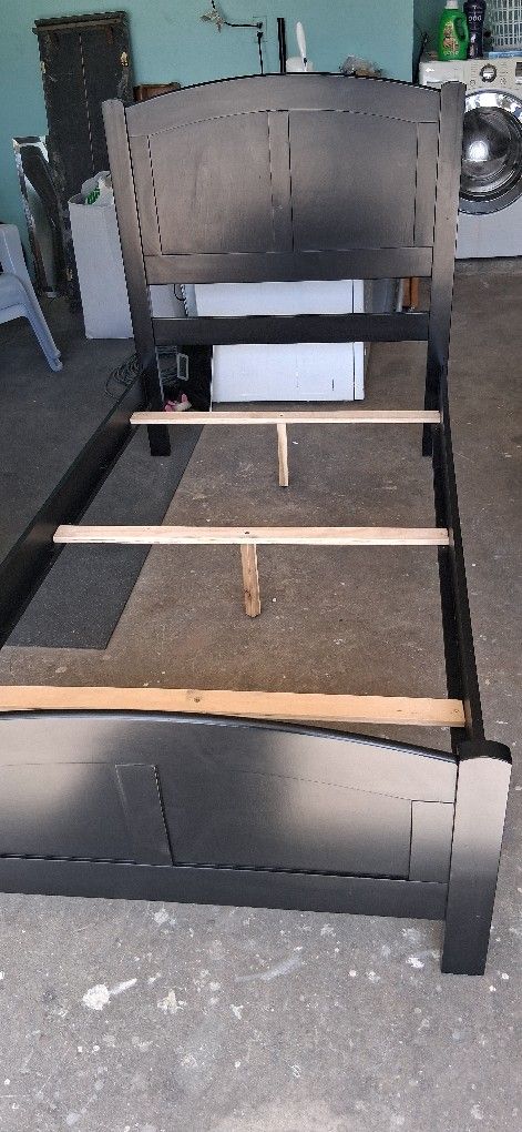 Bed Frame (USED)