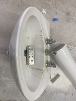pedestal Sink With Faucet An Drain 