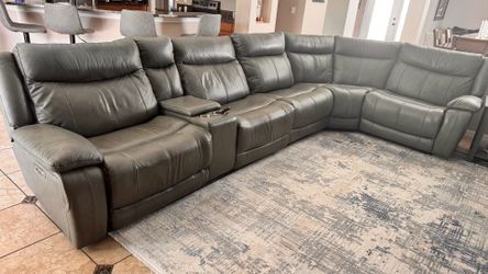 Sectional  Like New!!
