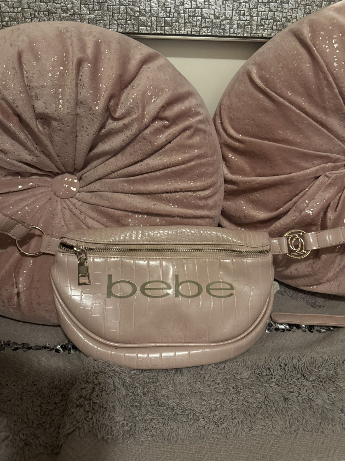 Bebe Crossbody Pink β Trendy Mini Bag β¨