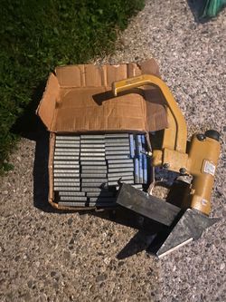 BOSTICH FLOORING NAILER
