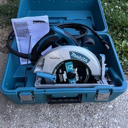 Cierra Makita Nueva Y 2 Baterías Dewalt De 5 AH