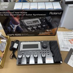 ROLAND —  GR-55 Guitar Synthesizer & Divided Pick-up GK-3 for Guitar