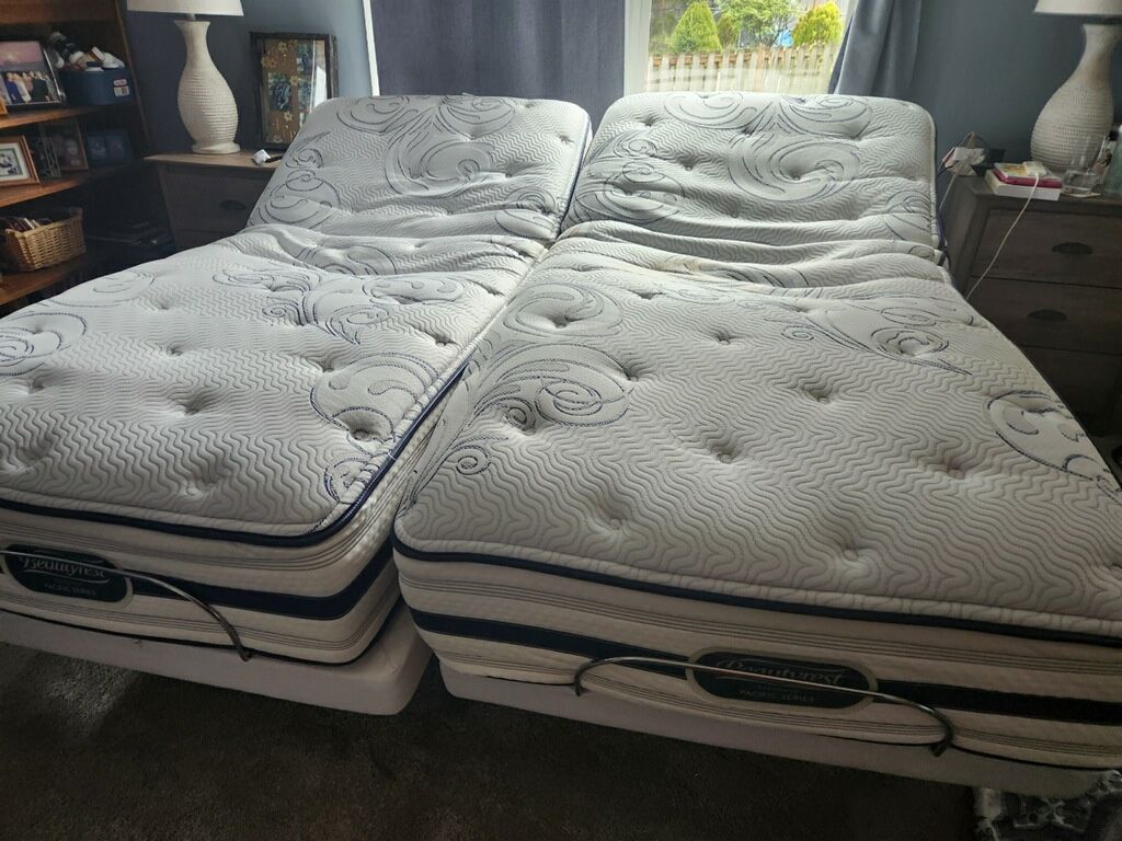 Tempurpedic King Sized BeautyRest Adjustable Bed for Sale in Everett