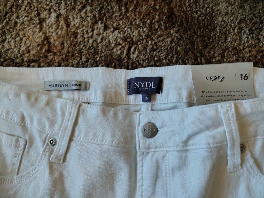Unworn White Stretch Plus Size Capri Pants