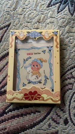 POP MART Twinkle Twinkle Crush On phone magnet and wallet