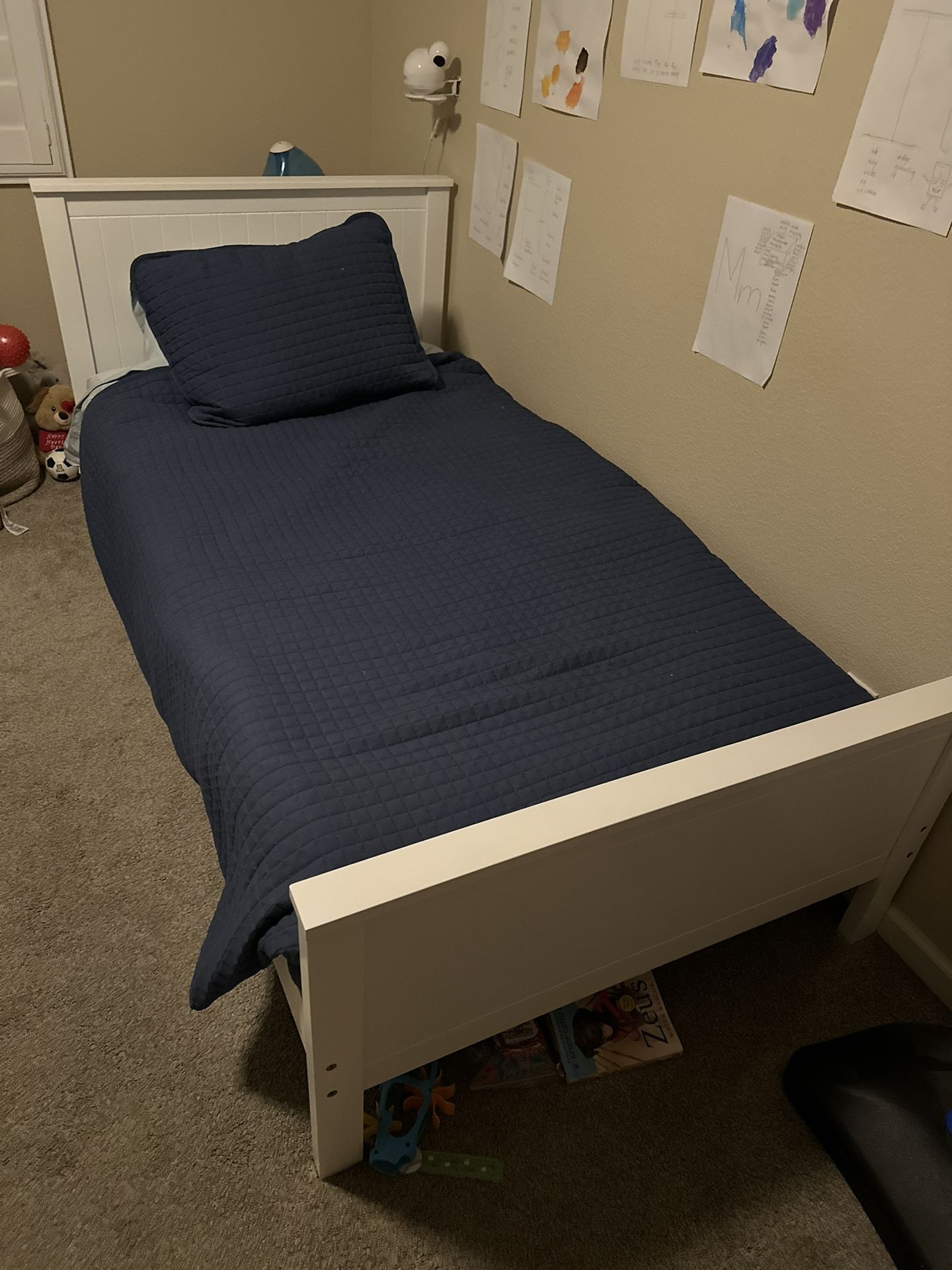 Twin White platform Bed