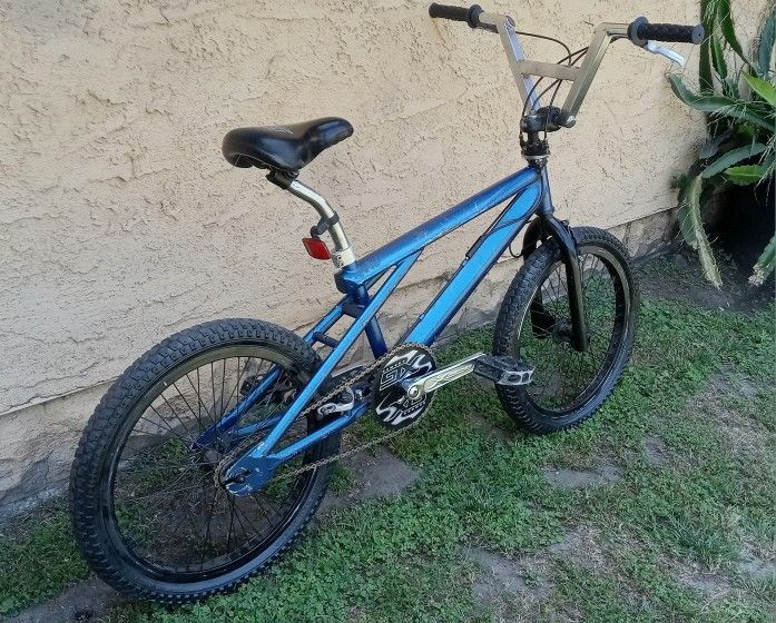 20 INCH 2001 X GAMES TABLETOP FREESTYLE BMX BICYCLE - READY TO RIDE
