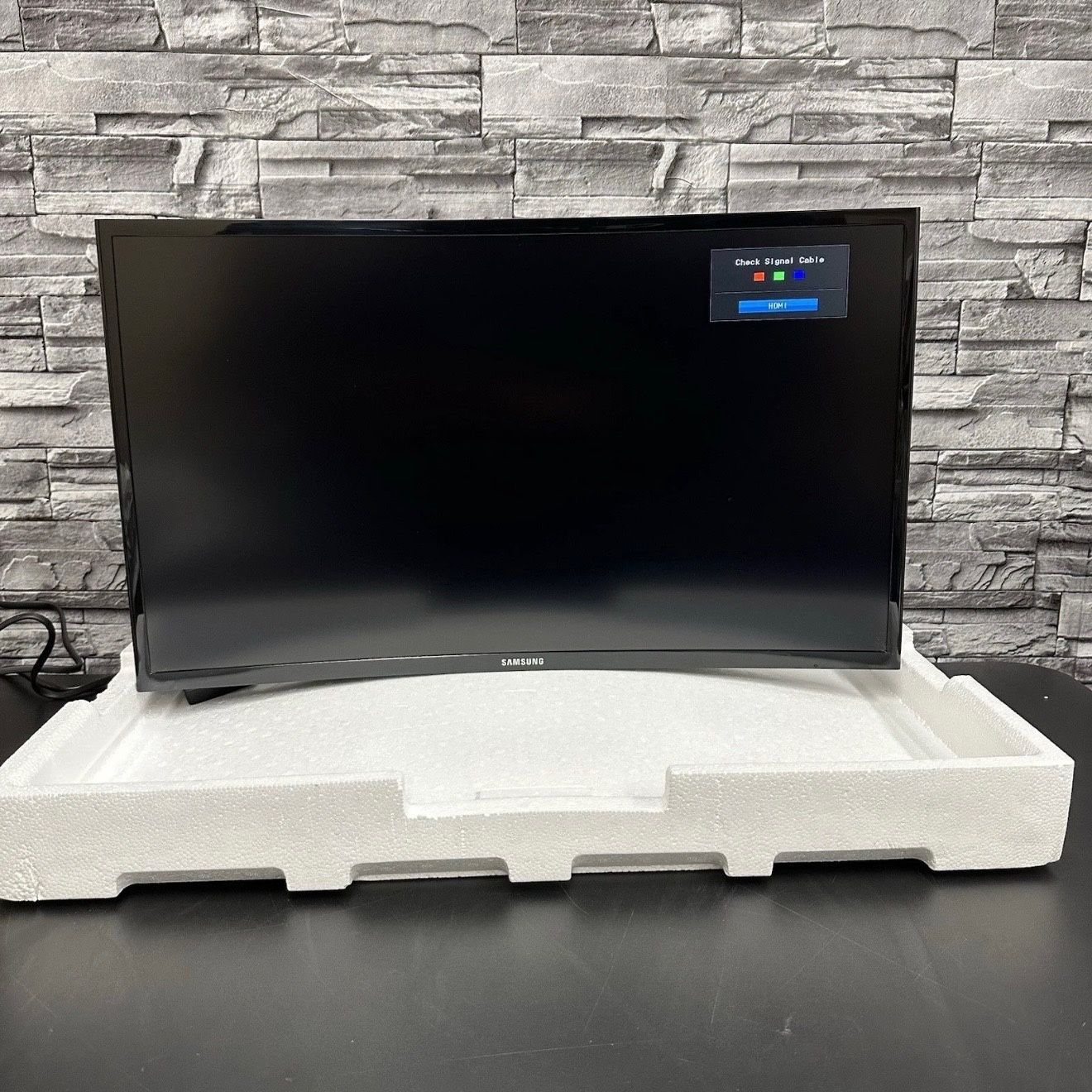 SAMSUNG 27" Class Curved 1920x1080 VGA HDMI 60hz 4ms AMD Freesync HD LED Monitor - LC27F396FHNXZA