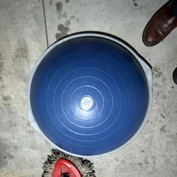 Bosu Home Gym 24 inch Balance Strength Trainer Blue Core Workout. PreOwned