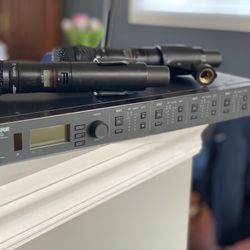 Shure Ulxdq / 2 Hand Helds —- G50–/