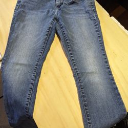 Apt 9 mid rise Size 6 jeans