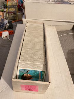 1988 Topps Football box. Excellent condition. Stars and rookies