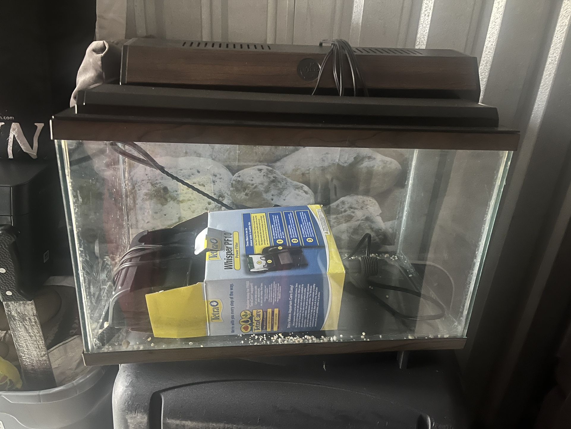10 Gallon Fish Tank W/light, heater and filter
