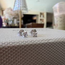 lab-grown diamond studs