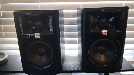 JBL 305P MkII Powered Studio Monitors (Pair) – Excellent Condition