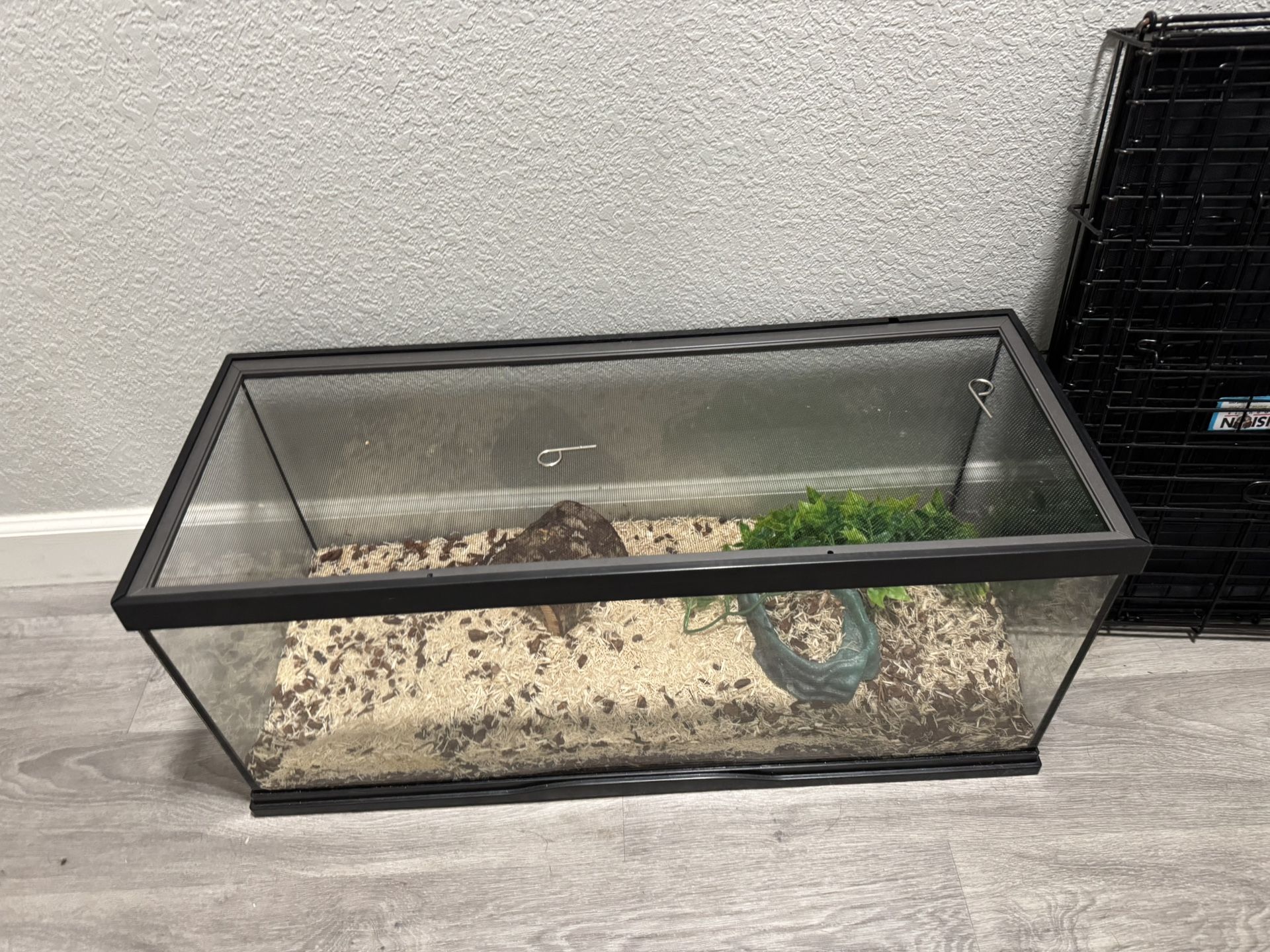 30 Gallon Snake or Reptile Tank & 24” Dog Crate or Kennel