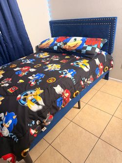 Full-size bedframe