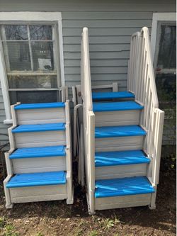Above ground pool staircase (includes locking gate)