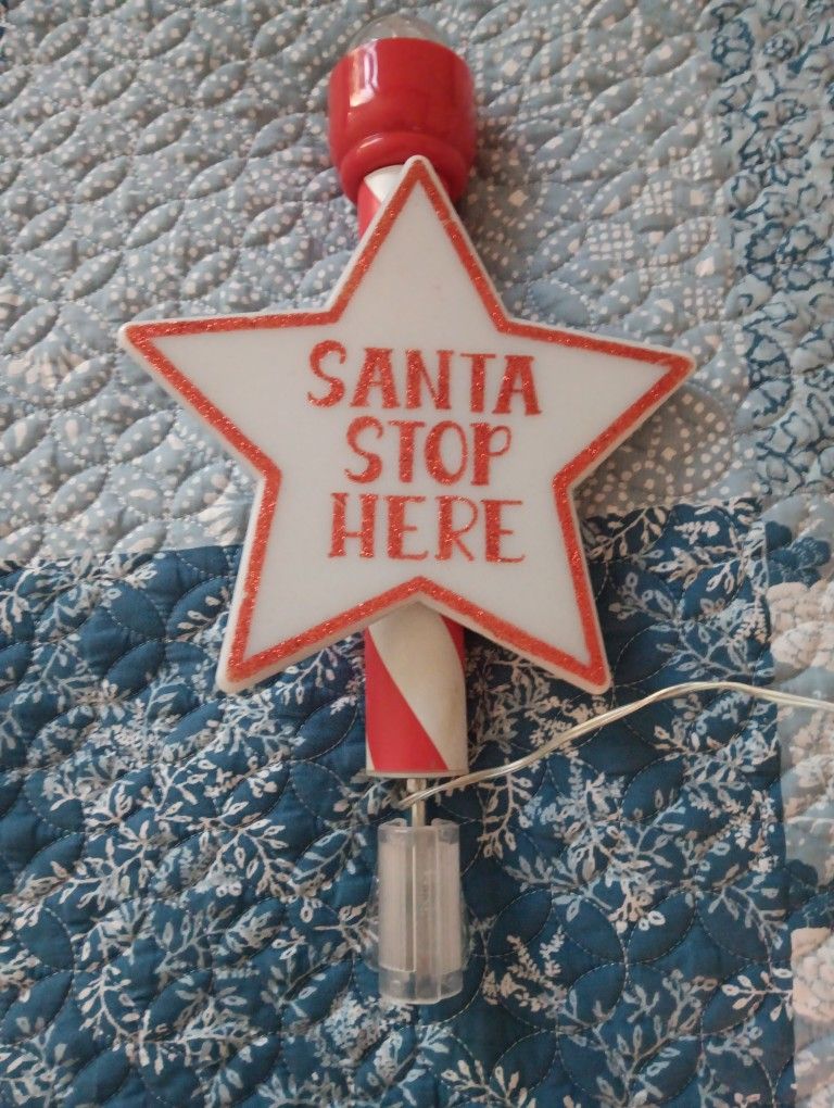 🎄 Santa Stop Here Light-Up Christmas Sign – Perfect Holiday Decor! 🎅