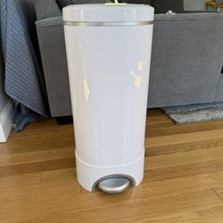Munchkin Diaper Pail