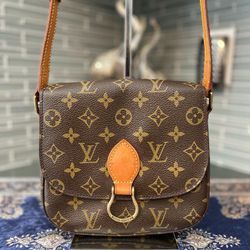 Louis Vuitton Saint Cloud MM Monogram Crossbody Bag for Sale in Sunnyvale,  CA - OfferUp