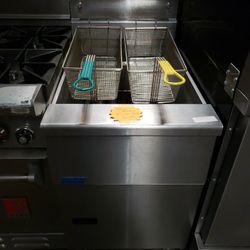 Used Pitco Model VF65 - https://offerup.com/redirect/?o=NjAubGI= Fryer Natural Gas 
