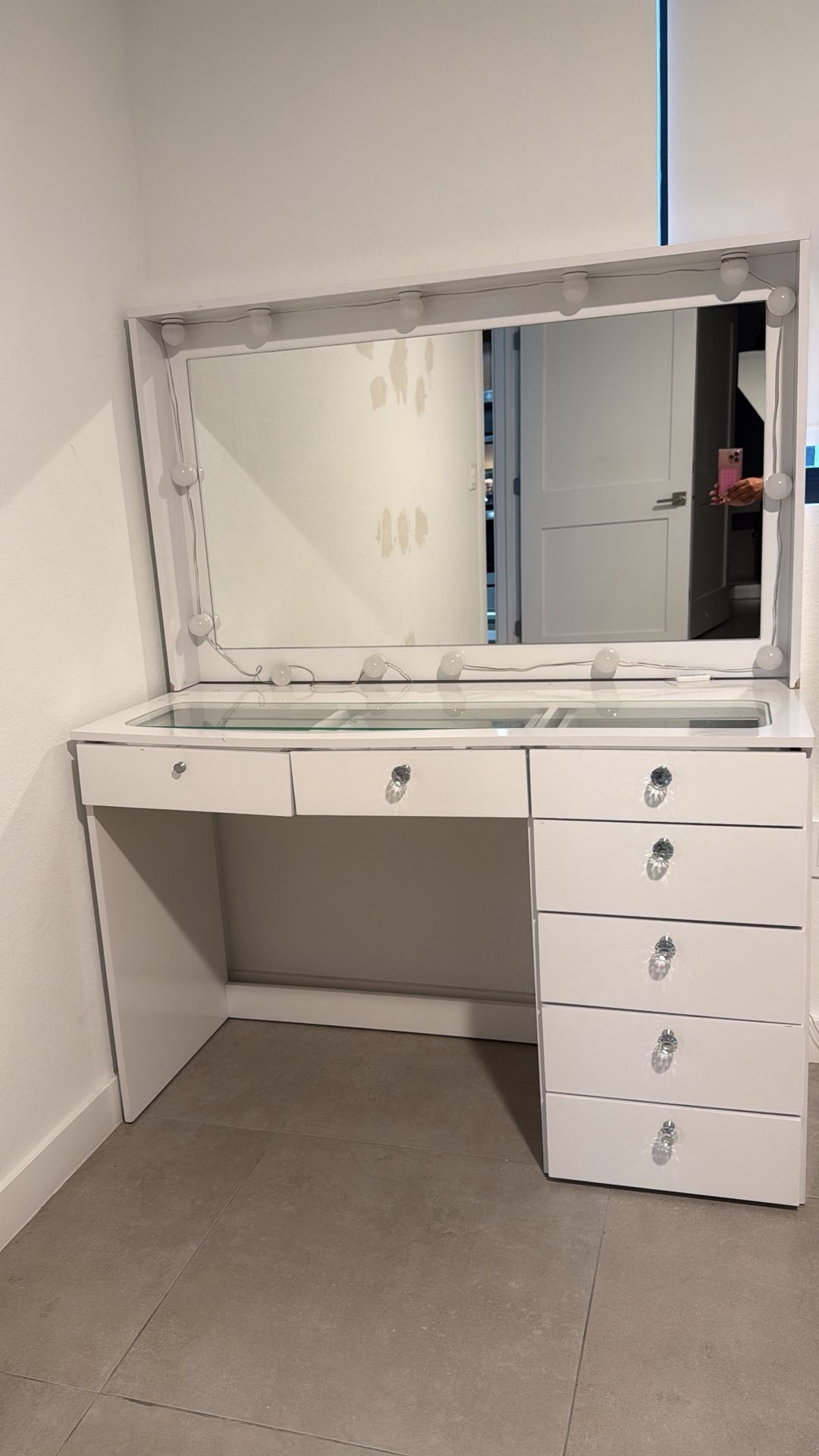 White Make Up Vanity W/ Chair