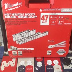 Milwaukee 48-22-9010 1/2" Drive 47 Piece Ratchet and Socket Set SAE&Metric NISB!