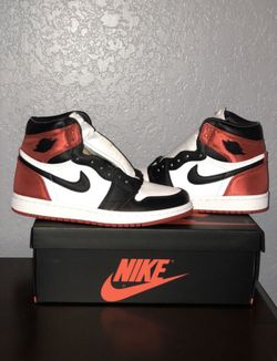 Jordan 1 size 5.5 men’s 7.5 women’s