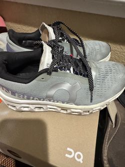On Cloud Women Size 7.5 -AVAILABLE