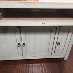 Space for Distressed Console