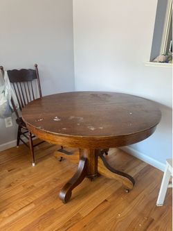 Large Vintage Expandable Dining Table w/ 5 Leaves