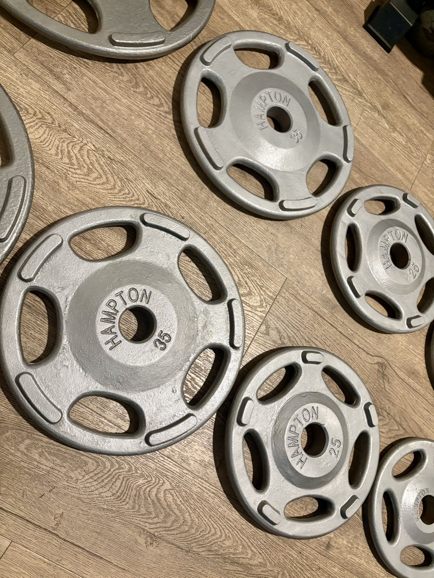 Hampton Olympic Weight Plates Full Set 45s new The Rest In New Condition (reconditioned) 245 lbs